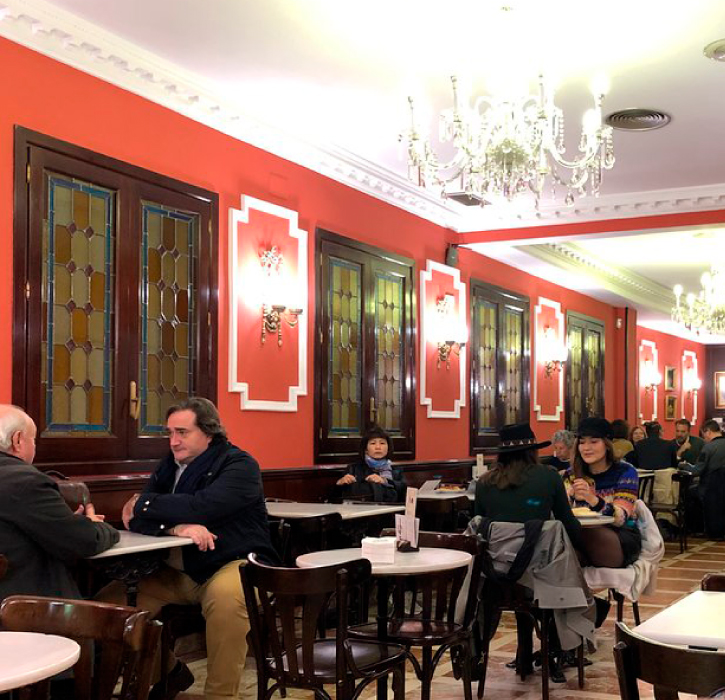 Salón de té de la pastelería El Riojano