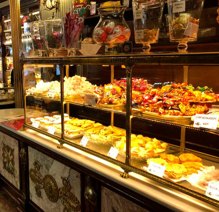 Detalle del interior histórico de la pastelería